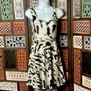 Kardashian kollection, size XS, Tiger Splash sleeveless scoop neck flare dress